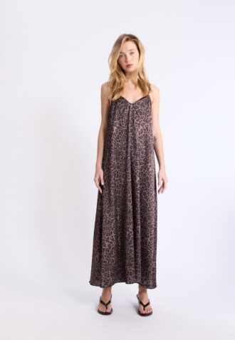Rochie lungă și fluidă din satin