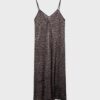 Rochie lungă și fluidă din satin