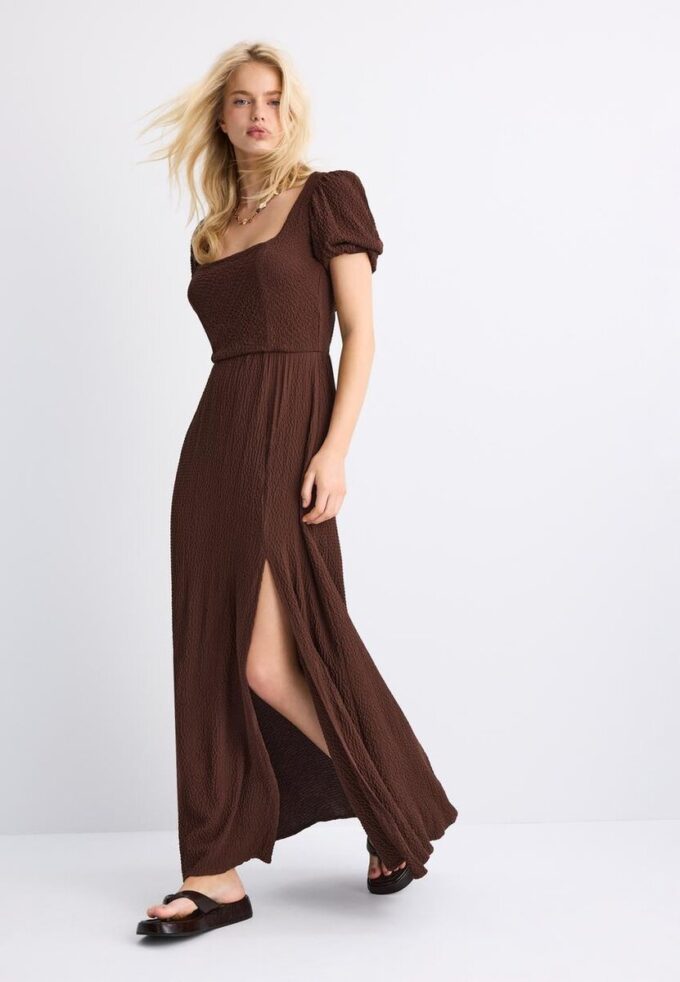 Rochie maxi lejeră cu spate încrucișat Rochie maxi lejeră cu spate încrucișat