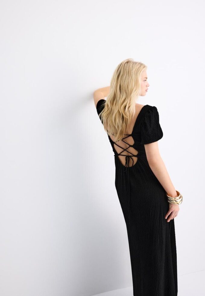 Rochie maxi lejeră cu spate încrucișat Rochie maxi lejeră cu spate încrucișat