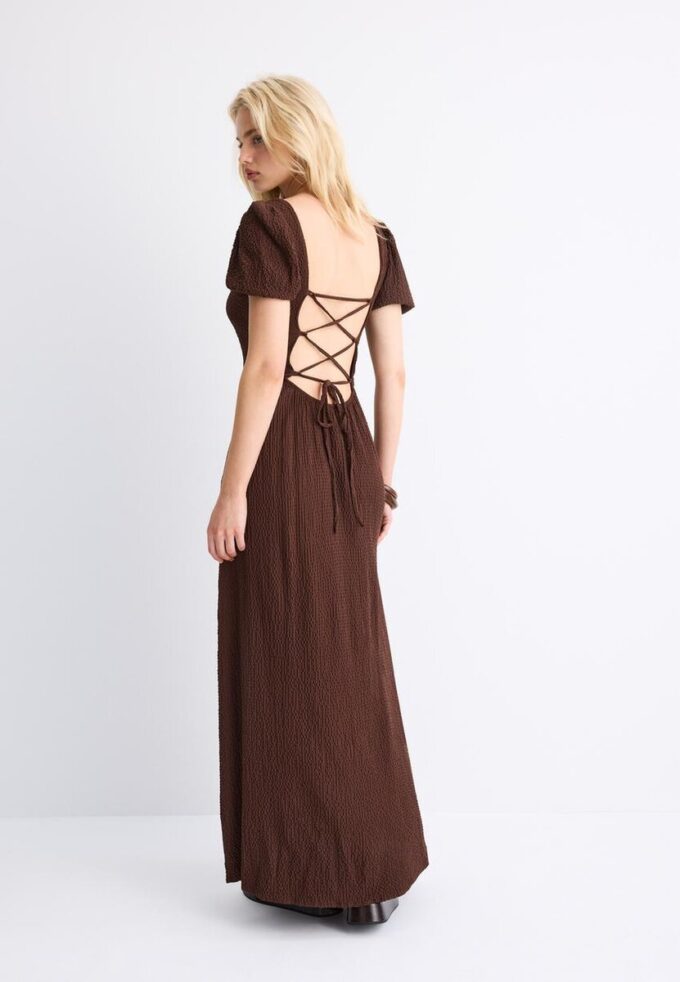 Rochie maxi lejeră cu spate încrucișat Rochie maxi lejeră cu spate încrucișat