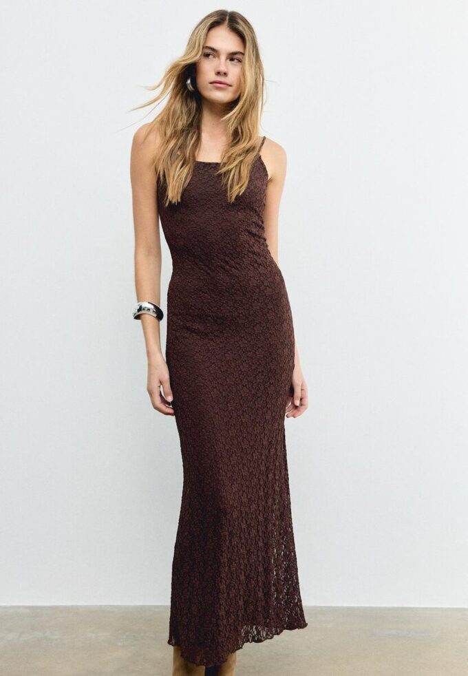 Rochie midi blondă cu bretele din dantelă Rochie midi blondă cu bretele din dantelă