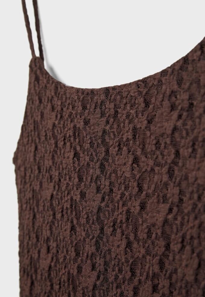 Rochie midi blondă cu bretele din dantelă Rochie midi blondă cu bretele din dantelă