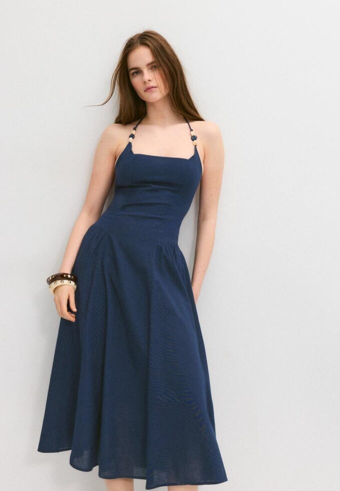 Rochie midi cu gât halter și detalii cu mărgele Rochie midi cu gât halter și detalii cu mărgele