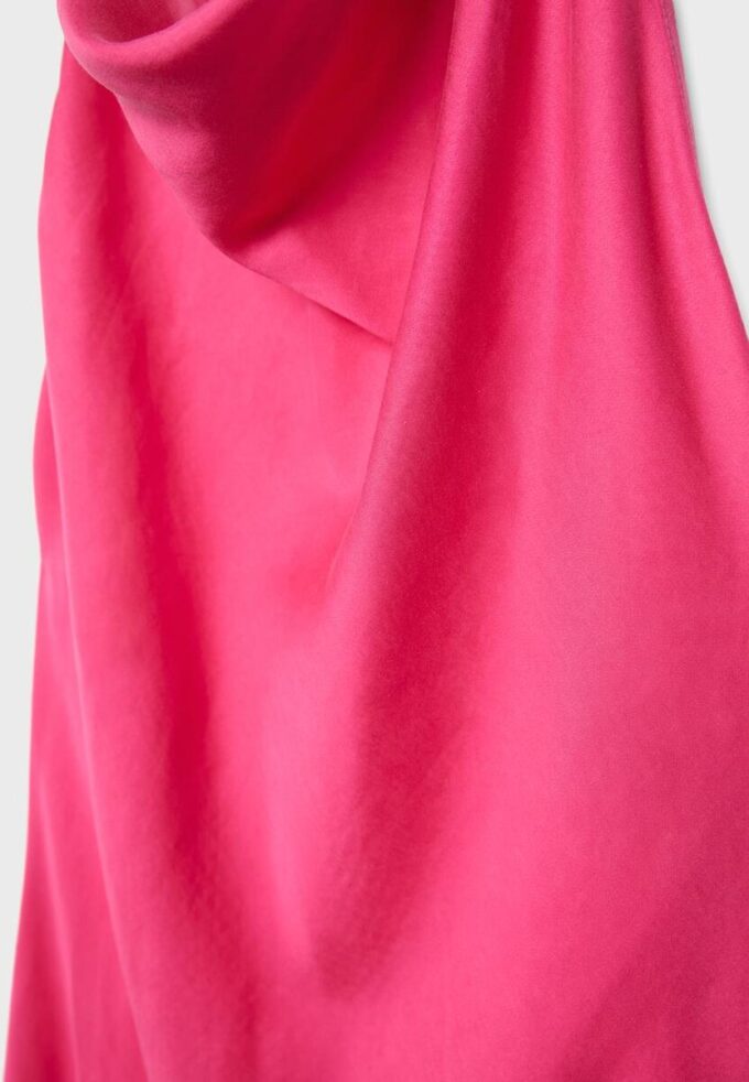 Rochie midi cu gât halter și spate decupat Rochie midi cu gât halter și spate decupat