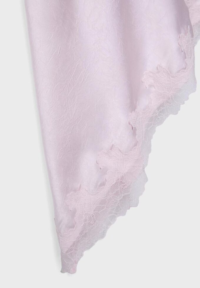 Rochie scurtă asimetrică din satin Rochie scurtă asimetrică din satin