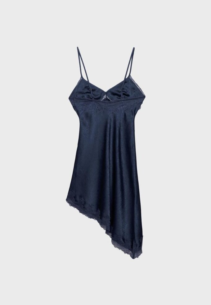 Rochie scurtă asimetrică din satin Rochie scurtă asimetrică din satin