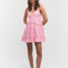 Rochie scurtă cu detalii din dantelă Rochie scurtă cu detalii din dantelă
