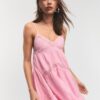 Rochie scurtă cu detalii din dantelă Rochie scurtă cu detalii din dantelă