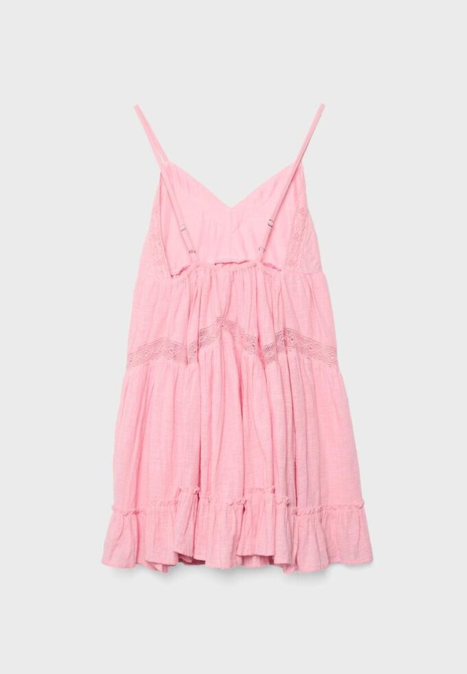 Rochie scurtă cu detalii din dantelă Rochie scurtă cu detalii din dantelă