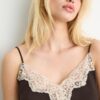 Rochie scurtă din dantelă rustică Rochie scurtă din dantelă rustică