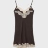 Rochie scurtă din dantelă rustică Rochie scurtă din dantelă rustică