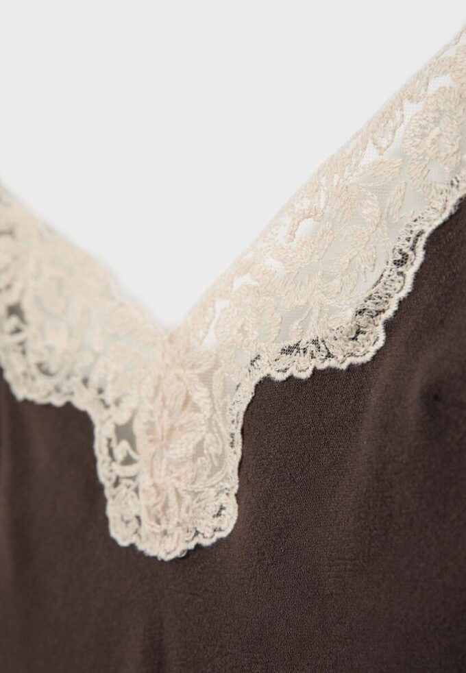 Rochie scurtă din dantelă rustică Rochie scurtă din dantelă rustică