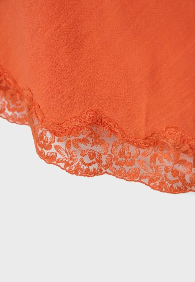 Rochie scurtă din dantelă rustică Rochie scurtă din dantelă rustică