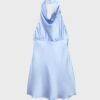 Rochie scurtă din satin cu gât halter