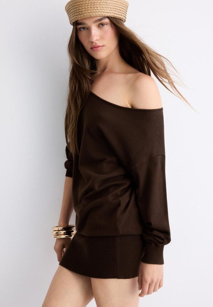 Rochie scurtă din tricot cu guler barcă Rochie scurtă din tricot cu guler barcă