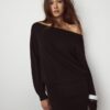 Rochie scurtă din tricot cu guler barcă