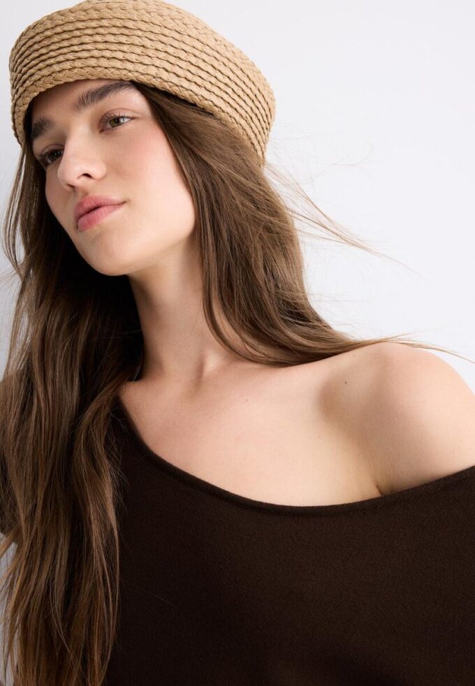 Rochie scurtă din tricot cu guler barcă Rochie scurtă din tricot cu guler barcă