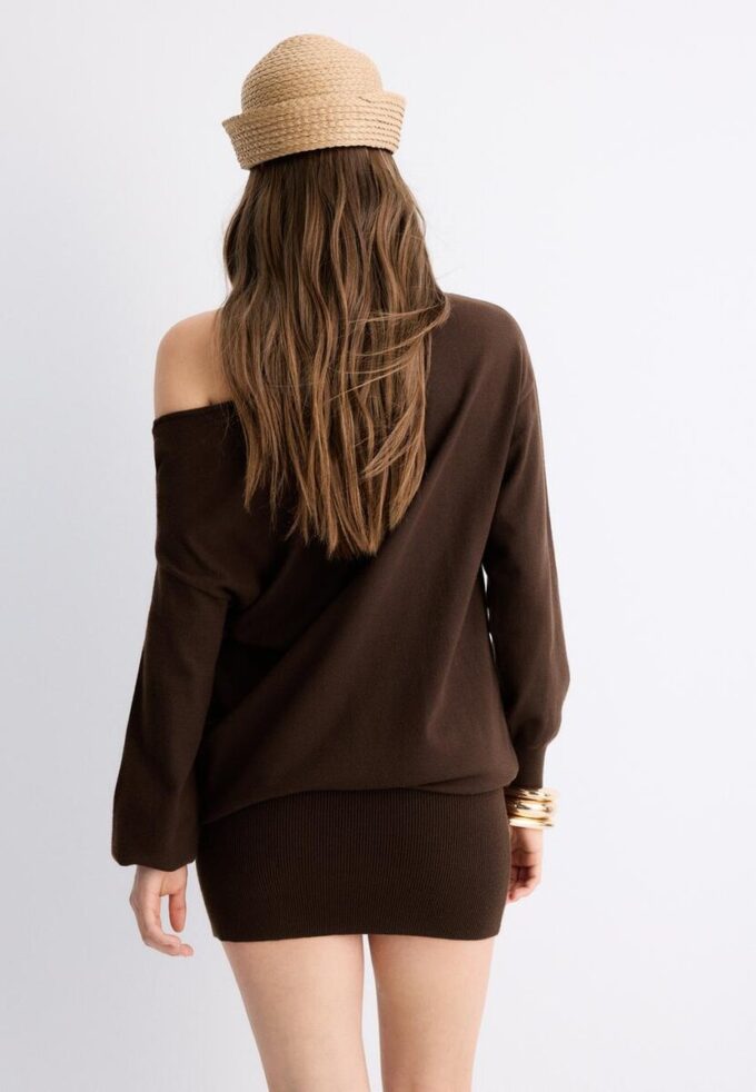 Rochie scurtă din tricot cu guler barcă Rochie scurtă din tricot cu guler barcă