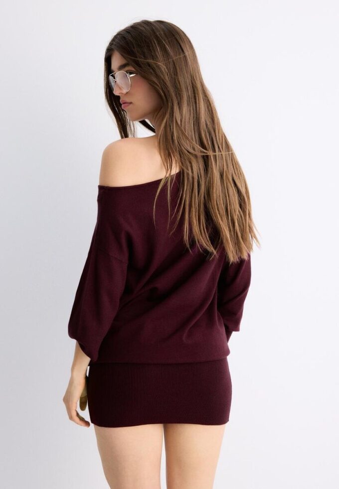Rochie scurtă din tricot cu guler barcă Rochie scurtă din tricot cu guler barcă
