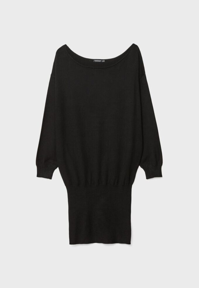 Rochie scurtă din tricot cu guler barcă