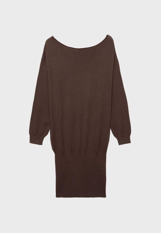 Rochie scurtă din tricot cu guler barcă Rochie scurtă din tricot cu guler barcă