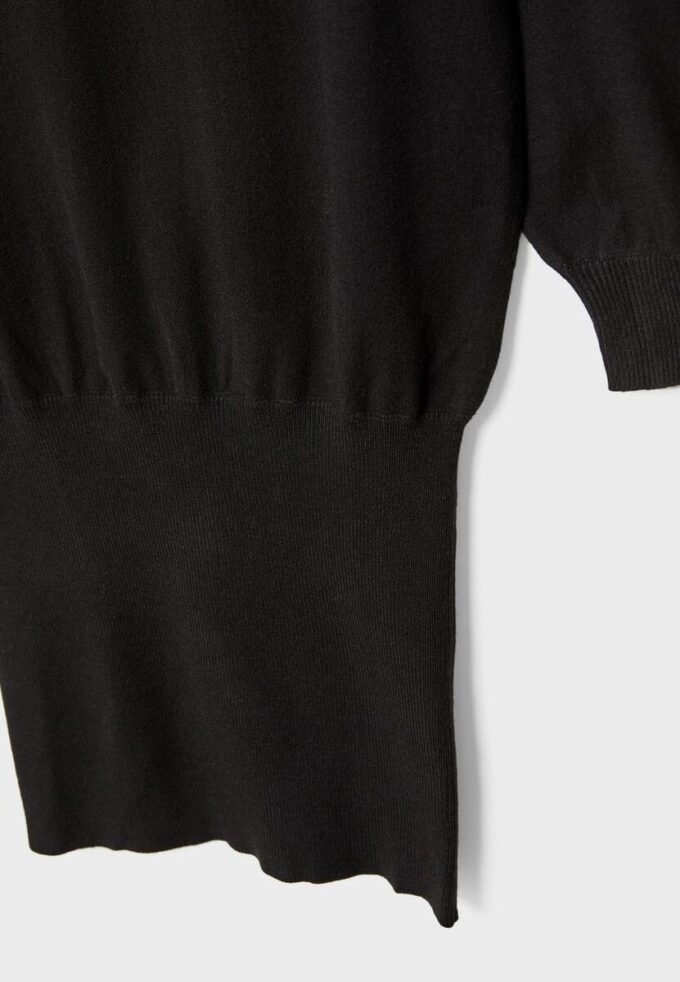 Rochie scurtă din tricot cu guler barcă