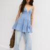 Rochie scurtă, fluidă, cu detaliu legat la spate Rochie scurtă, fluidă, cu detaliu legat la spate