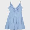 Rochie scurtă, fluidă, cu detaliu legat la spate Rochie scurtă, fluidă, cu detaliu legat la spate