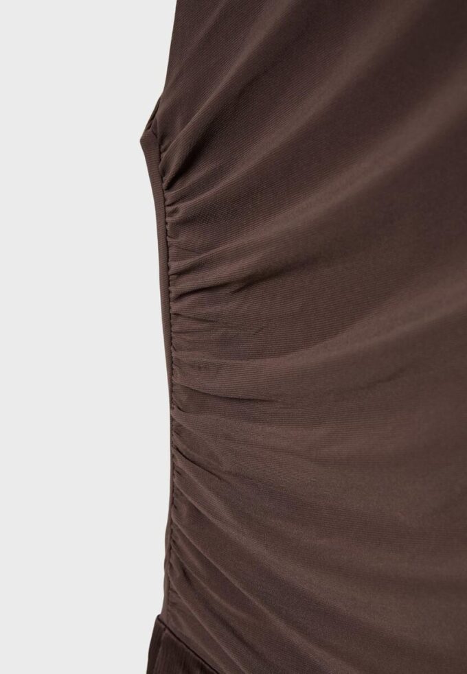 Salopetă cu guler halter din satin Salopetă cu guler halter din satin