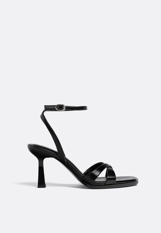 Sandale negre cu toc