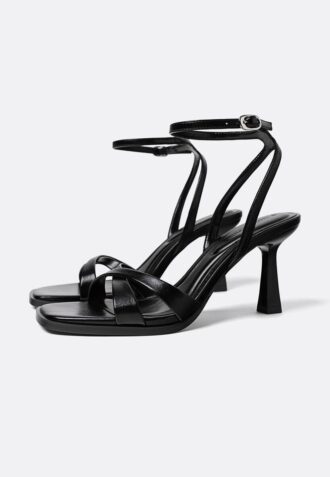 Sandale negre cu toc