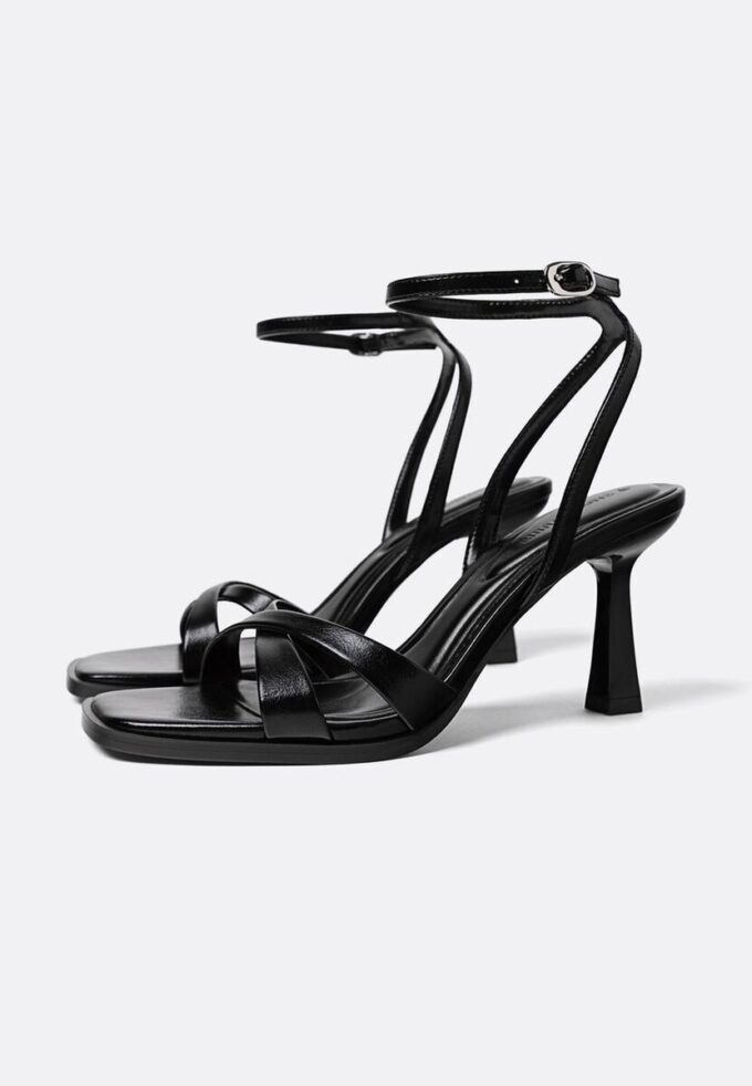 Sandale negre cu toc