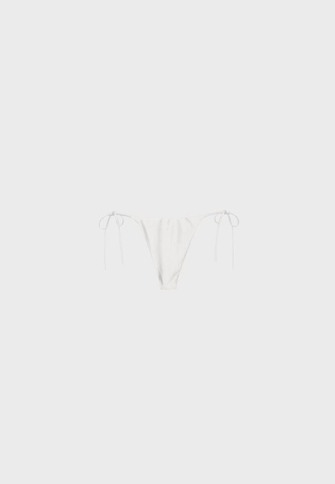 Slip de bikini brazilian din satin Slip de bikini brazilian din satin