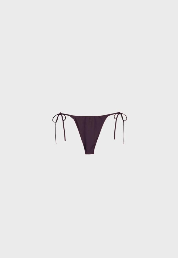 Slip de bikini brazilian din satin Slip de bikini brazilian din satin