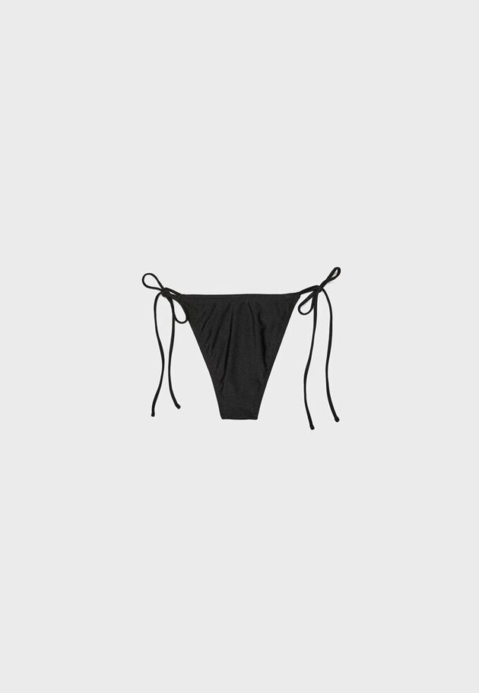 Slipuri braziliene cu flori brodate Slipuri braziliene cu flori brodate