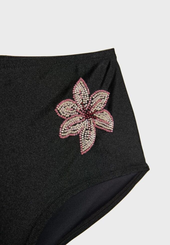 Slipuri de bikini cu flori brodate Slipuri de bikini cu flori brodate