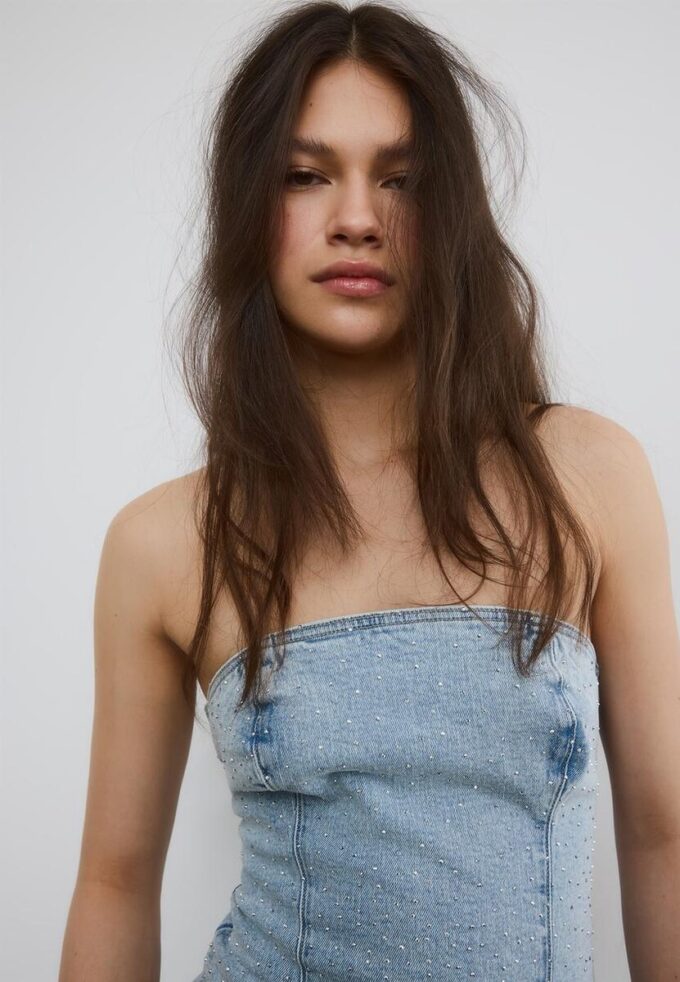 Top bustieră din denim strălucitor