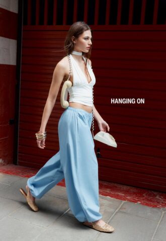 Topuri cu gât halter și șnur strâns la gât