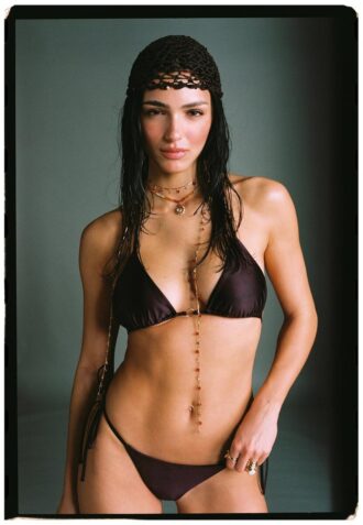 Topuri de bikini triunghiulare din satin Topuri de bikini triunghiulare din satin