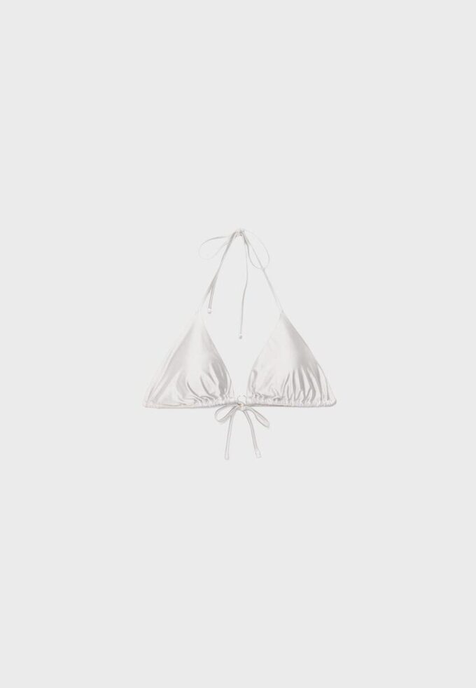 Topuri de bikini triunghiulare din satin Topuri de bikini triunghiulare din satin