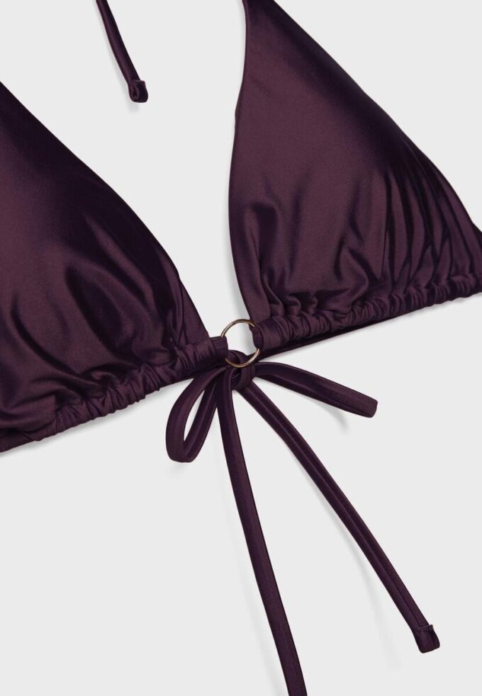 Topuri de bikini triunghiulare din satin Topuri de bikini triunghiulare din satin