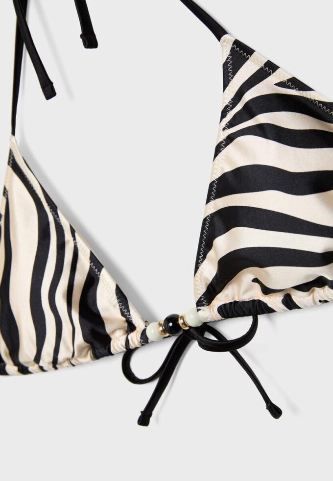 Topuri de bikini triunghiulare din satin imprimat Topuri de bikini triunghiulare din satin imprimat