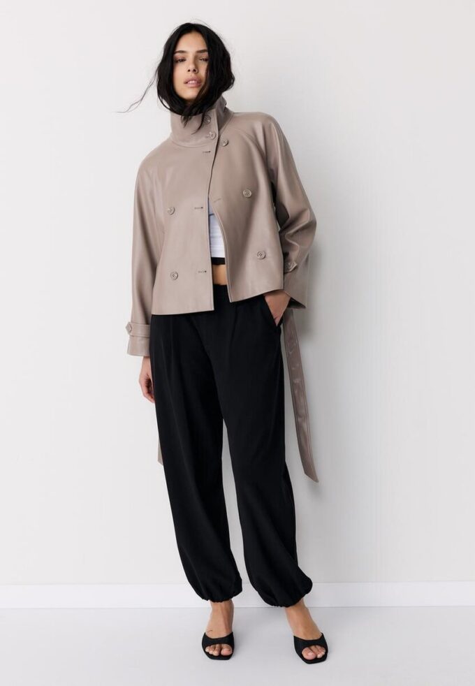 Trench cu guler înalt, aspect piele Trench cu guler înalt, aspect piele