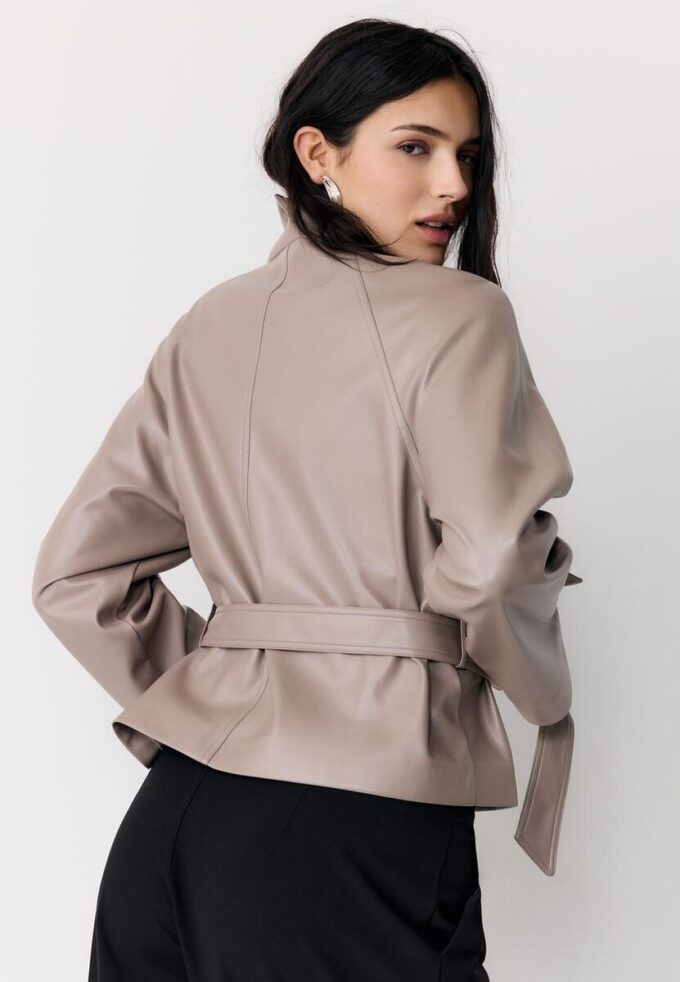 Trench cu guler înalt, aspect piele Trench cu guler înalt, aspect piele