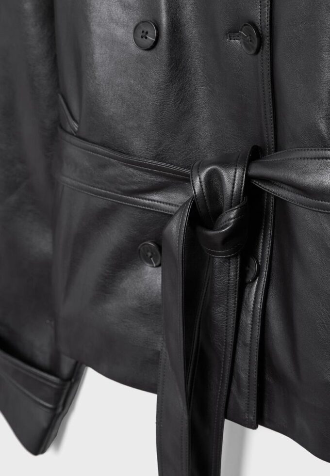 Trench cu guler înalt, aspect piele Trench cu guler înalt, aspect piele