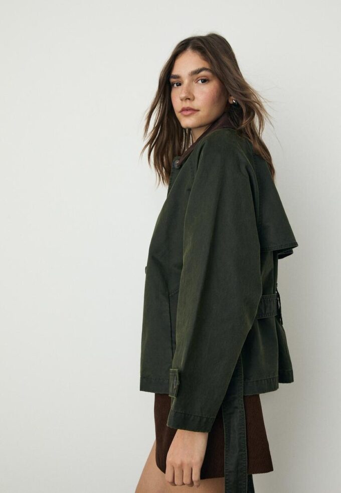 Trench scurt cu curea Trench scurt cu curea
