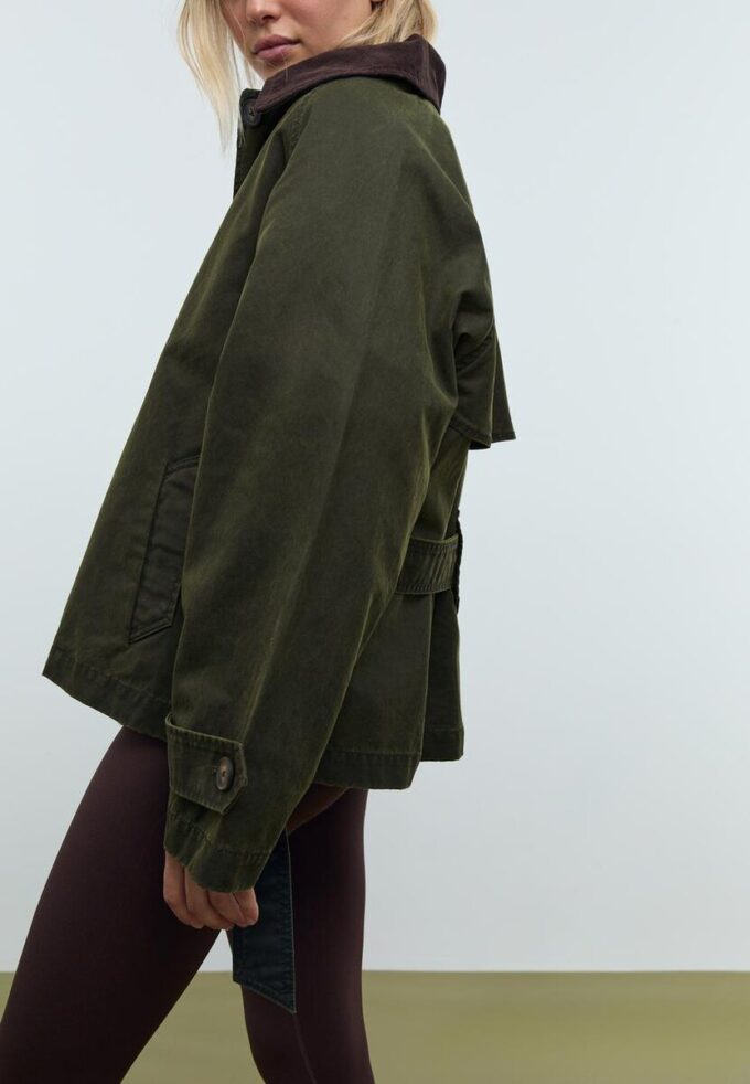 Trench scurt cu curea Trench scurt cu curea