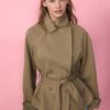Trench scurt și fluid, cu curele Trench scurt și fluid, cu curele