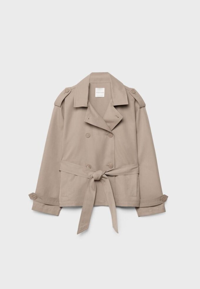 Trench scurt și fluid, cu curele Trench scurt și fluid, cu curele